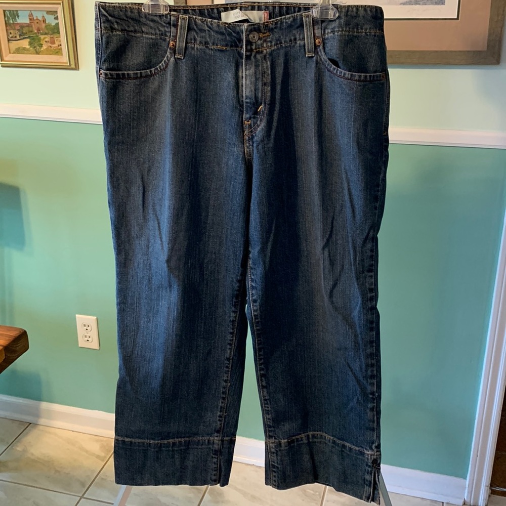 Levi’s womens Capri Jean pants